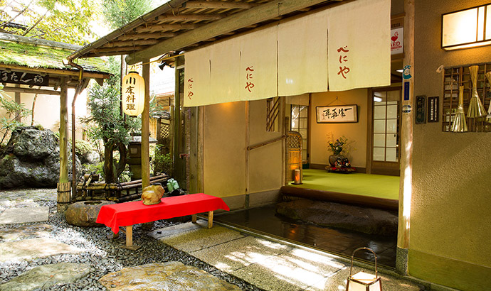 【貴船 べにや】落ち着いた雰囲気で四季折々の味覚を味わう